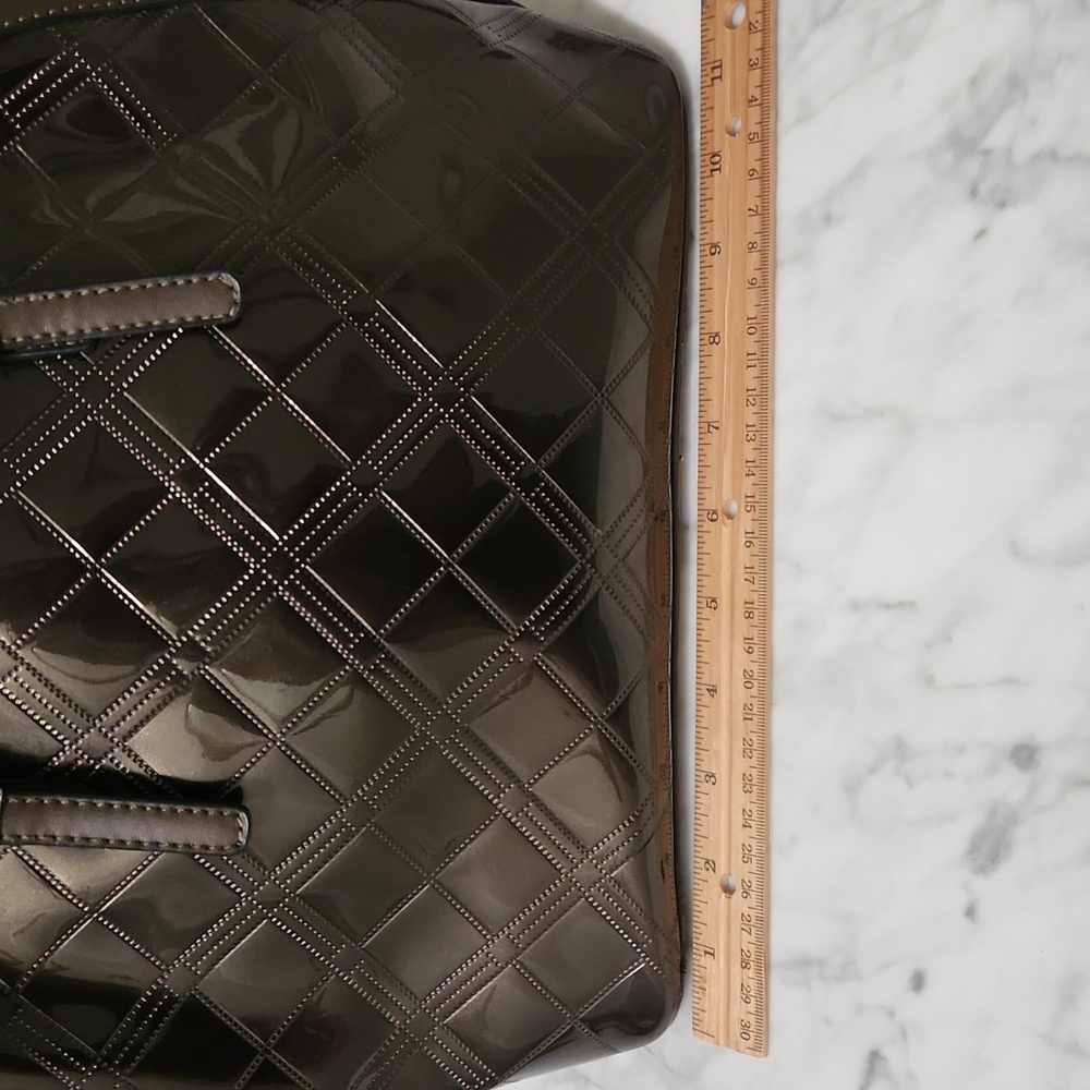 Pretty brown vinyl purse in very good condition by David Jones. - Picture 7 of 9